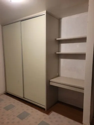 Guarda-Roupa + Mesa de Estudos Embutida - Excelente Estado