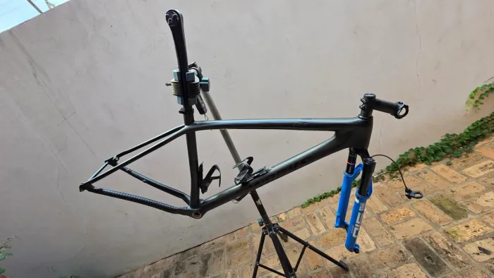 Specialized Epic L (quadro) + Suspensão Rock Shox Sid Ultimate