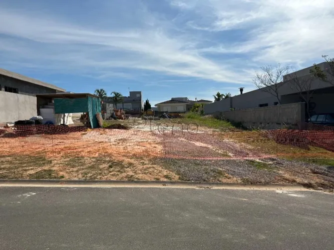 Terreno à venda no Residencial Ypê Dourado em Valinhos
