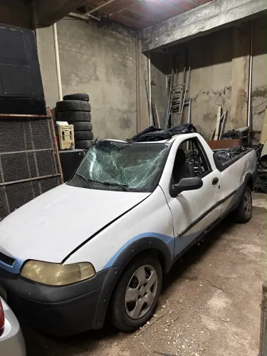 Fiat Strada Working 1.5 MPI 8V CE (álcool) 2002