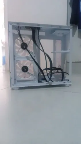Vendo gabinete gamer aquário,com 4 fans