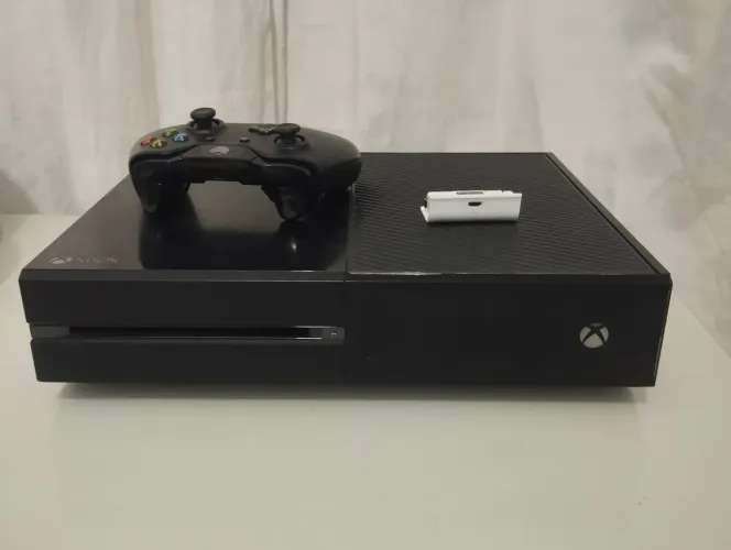 Xbox one fat com controle e bateria,sem fonte 