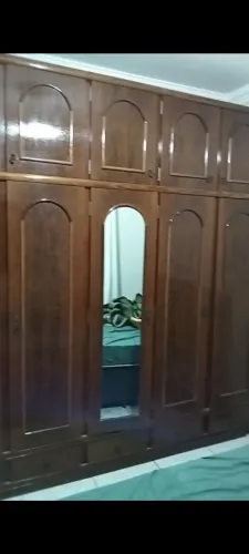 Quadra roupas de sucupira
