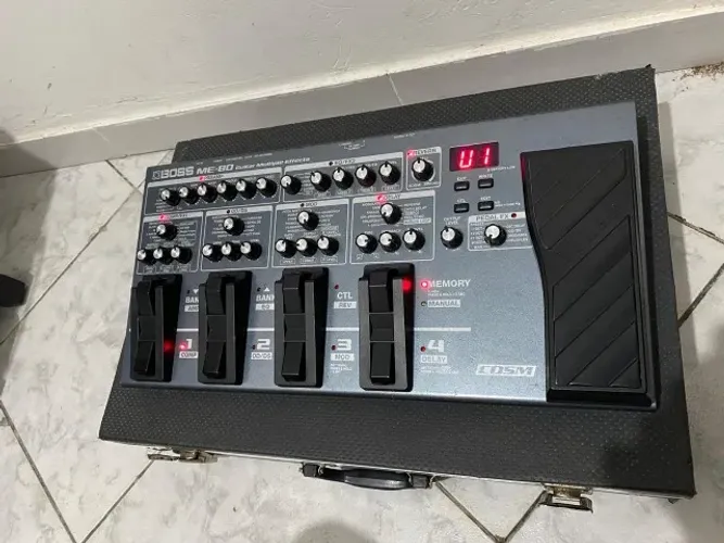 Pedaleira BOSS ME80 com case Rígido
