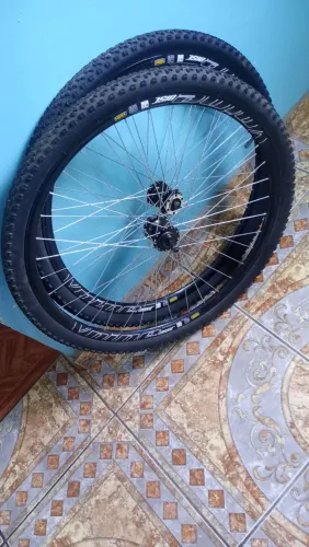 Par de rodas 29, semi-novas pouquíssimo uso cubos de alumínio pneus e camaras de brinde