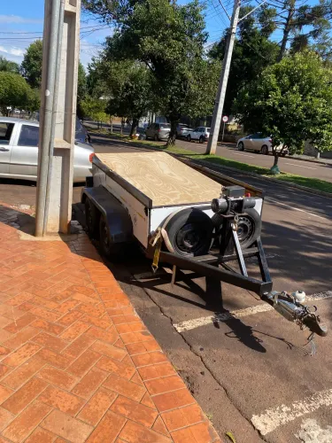 Vendo carretinha 2 eixos