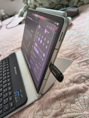 Tablet Samsung Galaxy Tab S9 FE + teclado bluetooth 