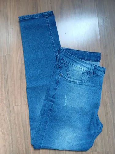 Calça jeans masculina com elastano usada uma única vez! Em ótimo estado de conservação! N3