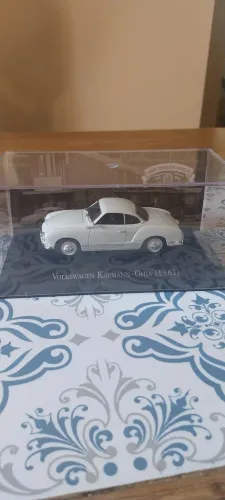Carrinho metal colecionáveis 1:43. WOLKSWAGEN KARMANN - GHIA 1962