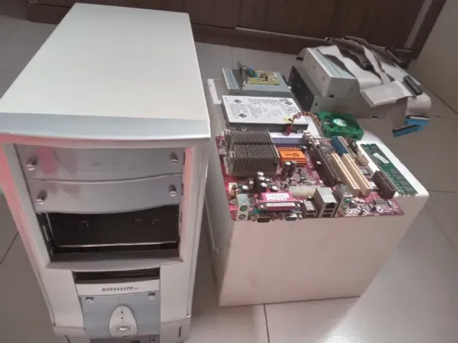 PC Antigo Desmontado para interessados ou Retirada de Peças