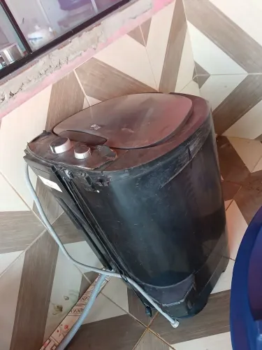 Vendo essa máquina de lavar funcionar perfeitamente 
