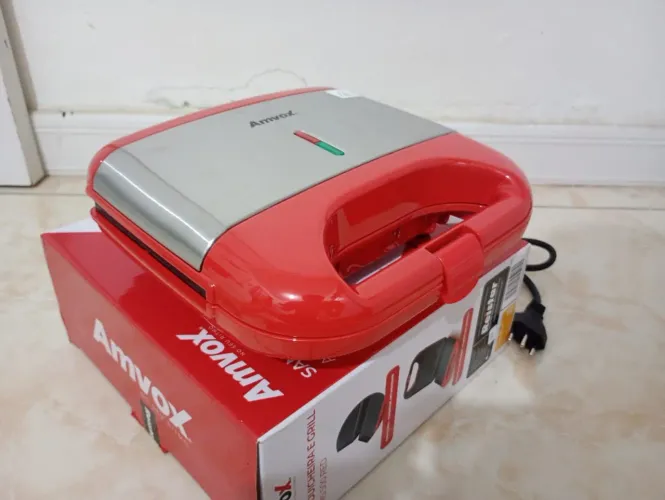 Sanduicheira Vermelha (Grill) - Novo