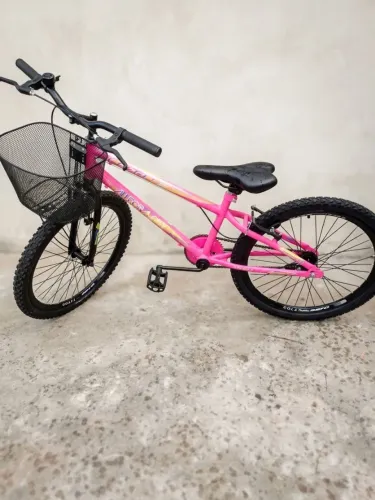 Vende-se bicicleta nova