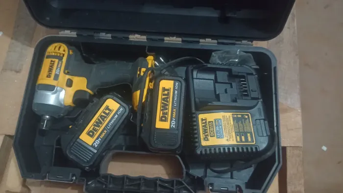 Chave de impacto 20v Dewalt DCF880L2