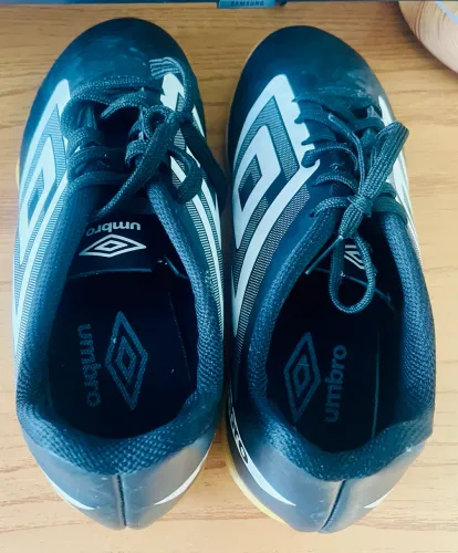 Chuteira Umbro Class