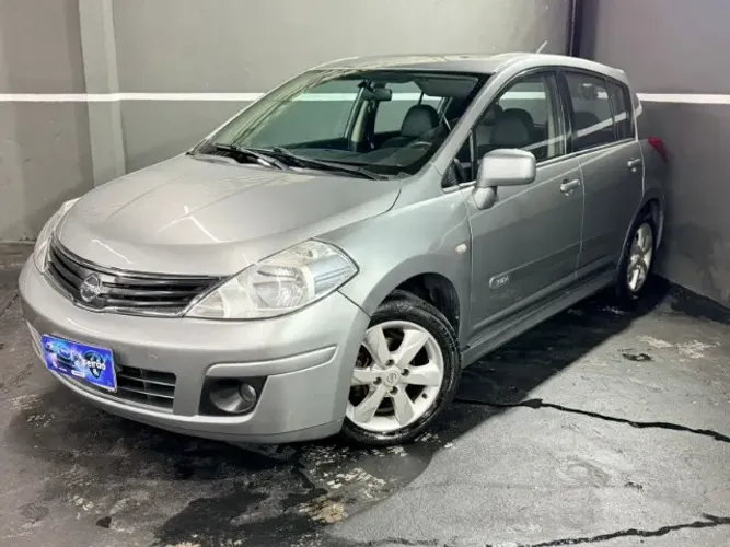 Nissan Tiida SL 1.8/1.8 Flex 16V Mec. 2012