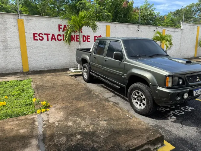 Mitsubishi L200 GLS 2.5 4X4 CD Diesel 2000
