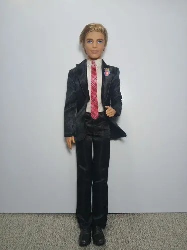 Boneco Ken Príncipe Nicholas Barbie Escola de Princesas 2011