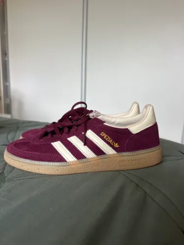 tênis Adidas Handball Spezial na cor bordô NOVO