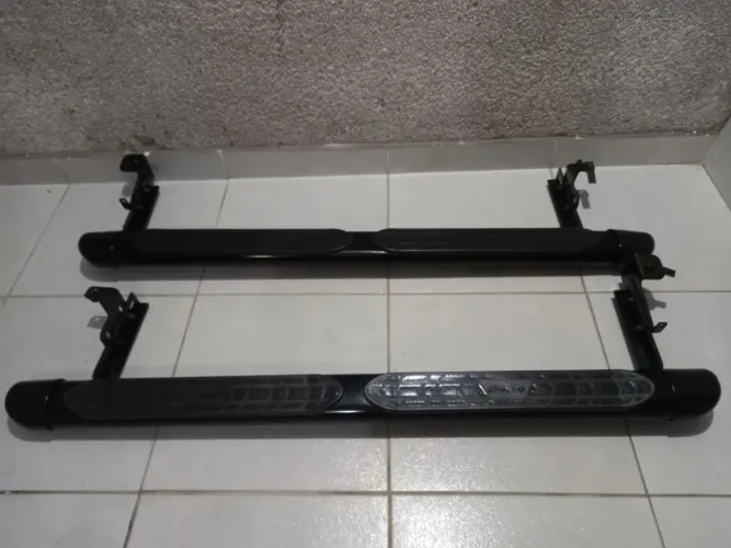 Estribos Bepo Preto para Pajero TR4 2003 a 2015