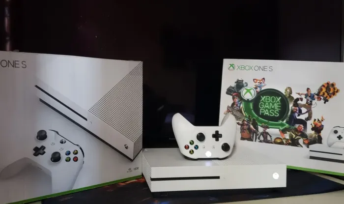 Xbox one S mais jogo de brinde a escolha PASSO CARTÃO PEGO TROCA 