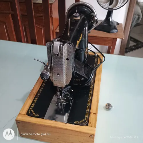 Máquina muito boa toda original