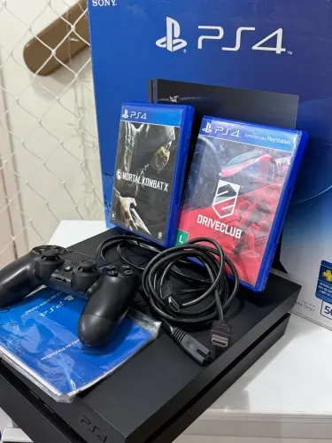 PS4 500gb semi novo 1 controle na caixa