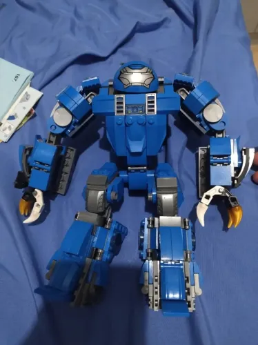 Lego Hulk Buster Mark 38 azul