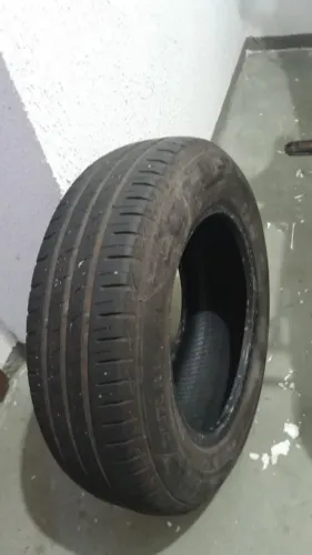 Vende-se pneus meia vida.