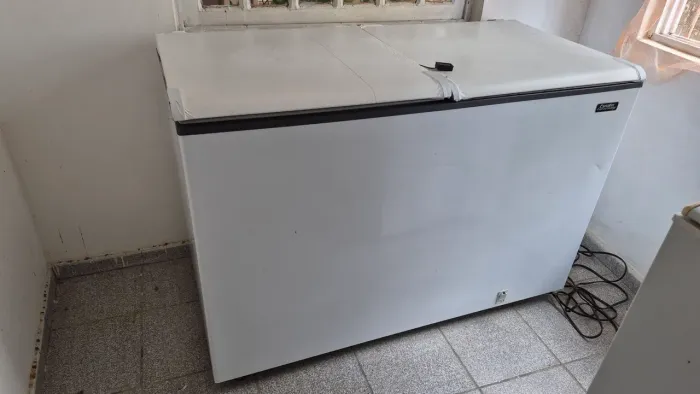 Freezer Horizontal 534l Esmaltec 2 portas 220v. Semi novo, estado de loja e muito barato