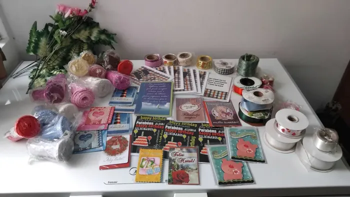 KIT PARA ARTESANATO CESTAS E PRESENTE FITAS CARTÕES  BABADOS FLOR ARTIFICIAL RENDA EXTRA