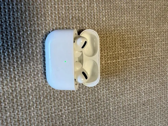 AirPods Pro 1. Em bom estado.