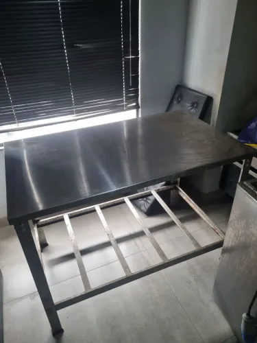Vendo mesa de inox para restaurante com 1,20 m,