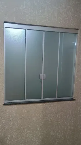 Janela em vidro usada muito boa