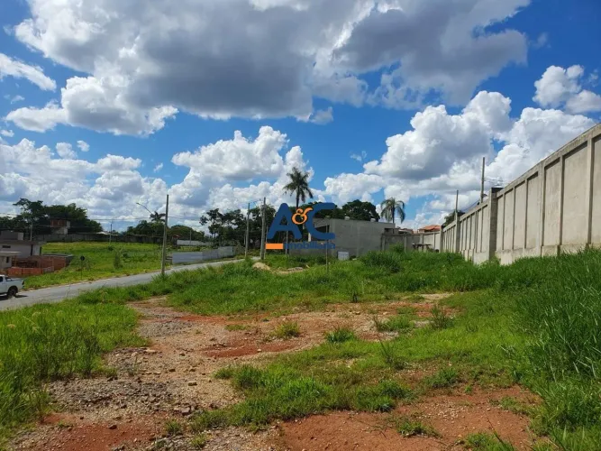 Lote com 360m² no Condomínio Brisas