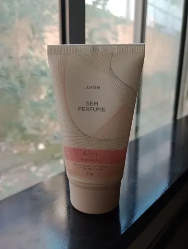 Desodorante em creme sem perfume Avon axilas
