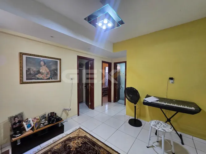 Casa à Venda com 02 Quartos no Bairro Dona Rosa em Divinópolis MG.