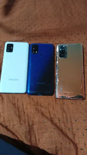 três celulares para tirar peças 