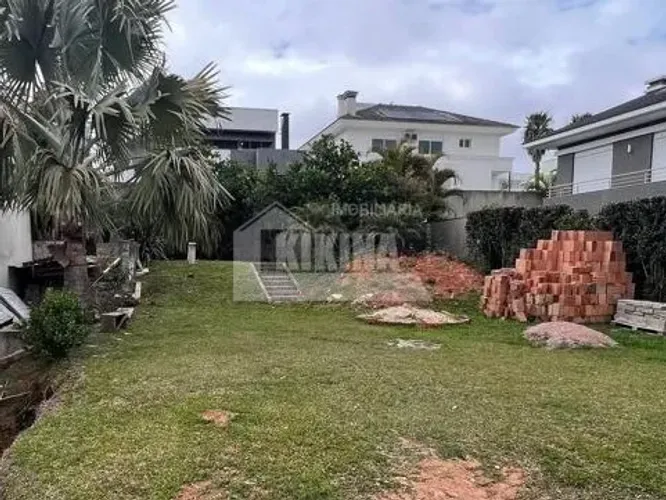 TERRENO À VENDA NO CONDOMINIO GARDEN PARK NO ORFÃS