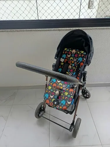 Carrinho de bebê + banheira /trocador 