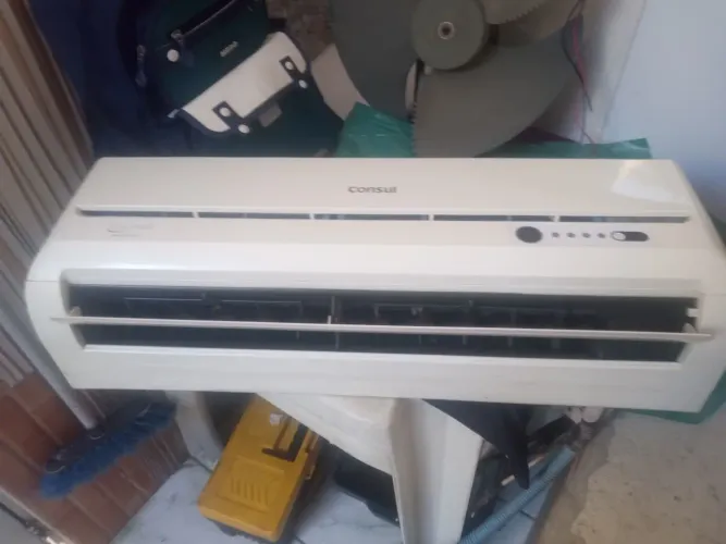 Evaporadora 9 BTUs convencional Consul com bace