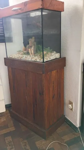 Aquário com estante
