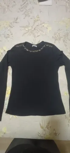Blusinha P detalhes gola 