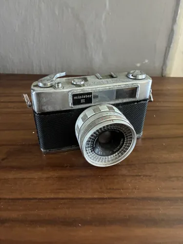Câmera japonesa 35mm Vintage YASHICA Minister 3