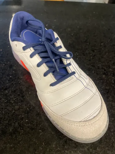 Chuteira UMBRO semi nova