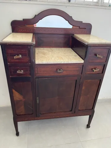 Vende-se móvel antigo que funciona como cômoda, lavatório ou étager