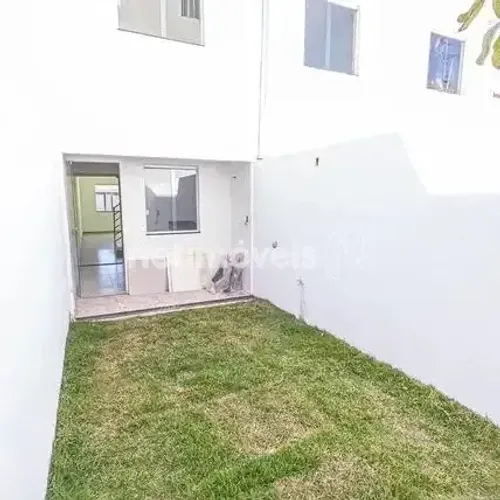 Casa Nova com 2 Suítes e Quintal Privativo no Jardim Leblon