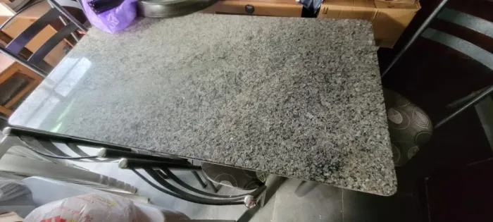 Mesa de Jantar com Tampo de Granito + 6 Cadeiras - Excelente Estado