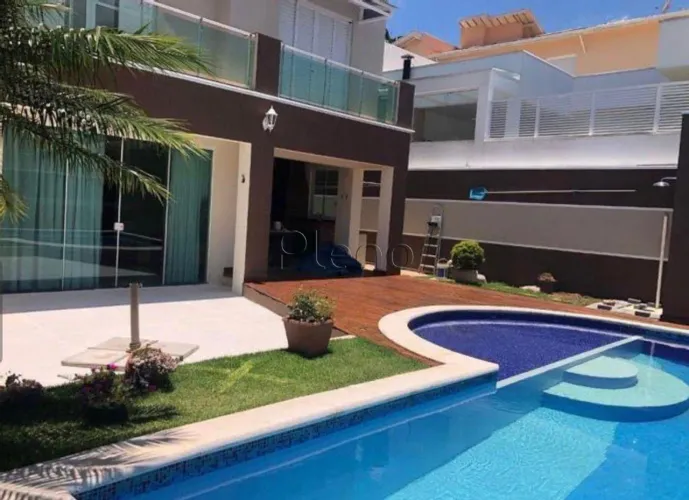 Casa à Venda no Condomínio Terras de São Francisco em Vinhedo.