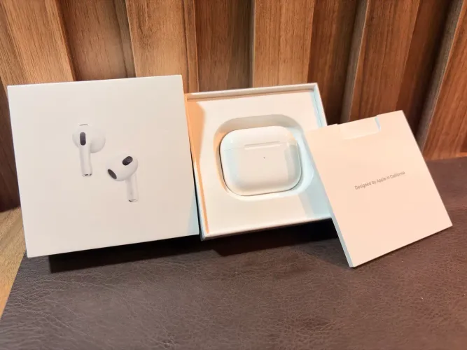 Apple AirPods 3 MagSafe chargimg case 